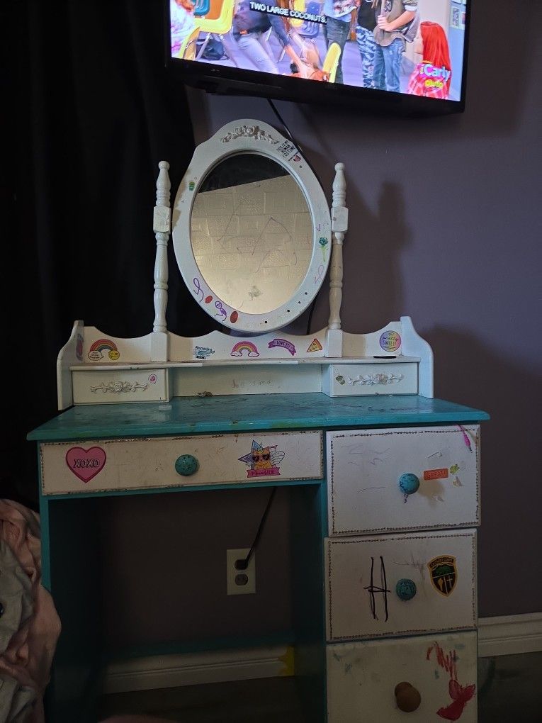 Kids Desk/Vanity
