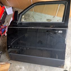 Jeep patriot driver side door