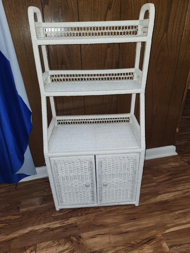 CUTE WICKER SHELF