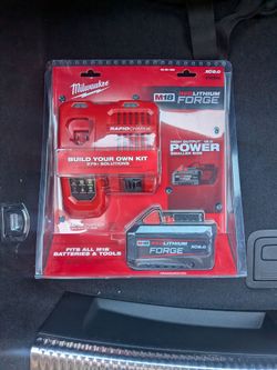 NEW Milwaukee M18 Forge XC8.0 battery and Rapid Charger