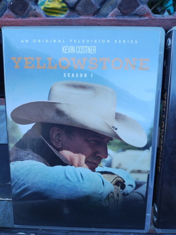 Yellowstone: Three Series, 12 DVD's