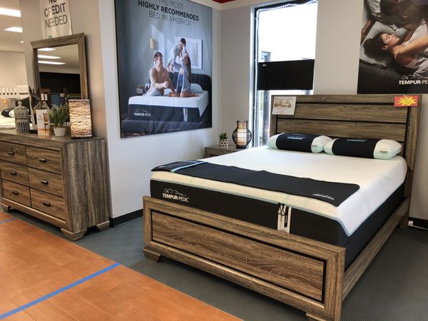Panel bed sale - bedroom set - queen or king for Sale in ...