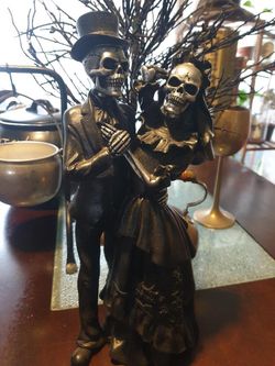 Skeleton couple bride