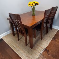 Extendable Dining Room Table With 4 Chairs And A Bench 
