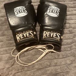 Cleto Reyes 14oz Black Boxing Gloves