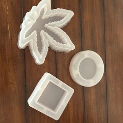 RESIN MOLDS and glitter and mica powder 