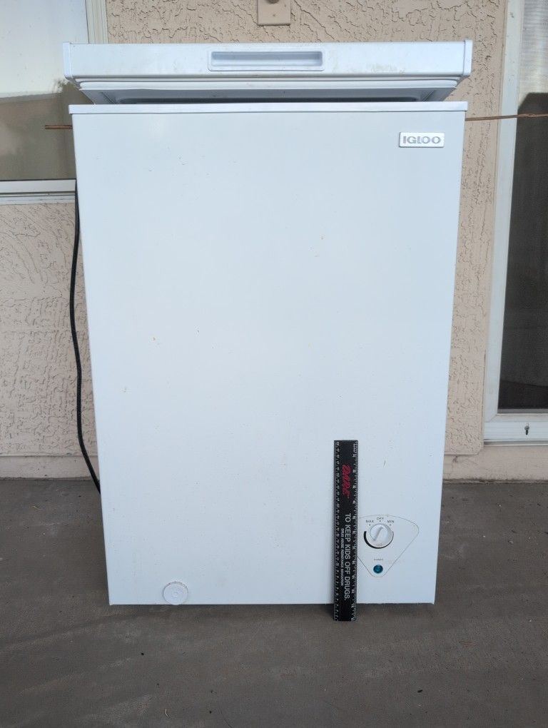 Igloo Freezer