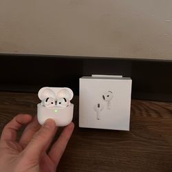 Air pod (gen4) ALMOST BRAND NEW