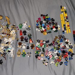 LEGO ninjago minifigure/weapon lot