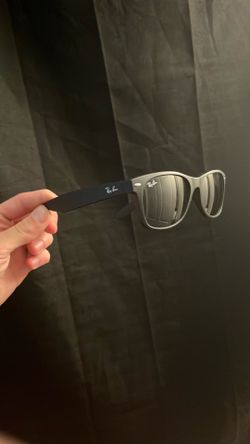 2 pairs of Ray•Ban glasses