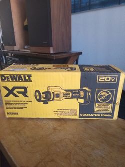 DeWalt XR cut out tool