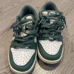 Green dunks size 4Y