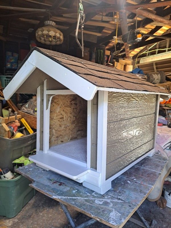New Dog House Small $80 Firm Located In Colton