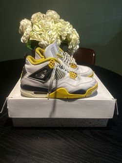 Air Jordan 4 Retro Lightning Sneakers WMNS
