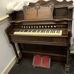 W.W Putnam Antique pump organ