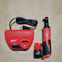 Milwaukee M12 Cordless 3/8" Ratchet, 2457-20 Kit Charger & 2.0 Battery
