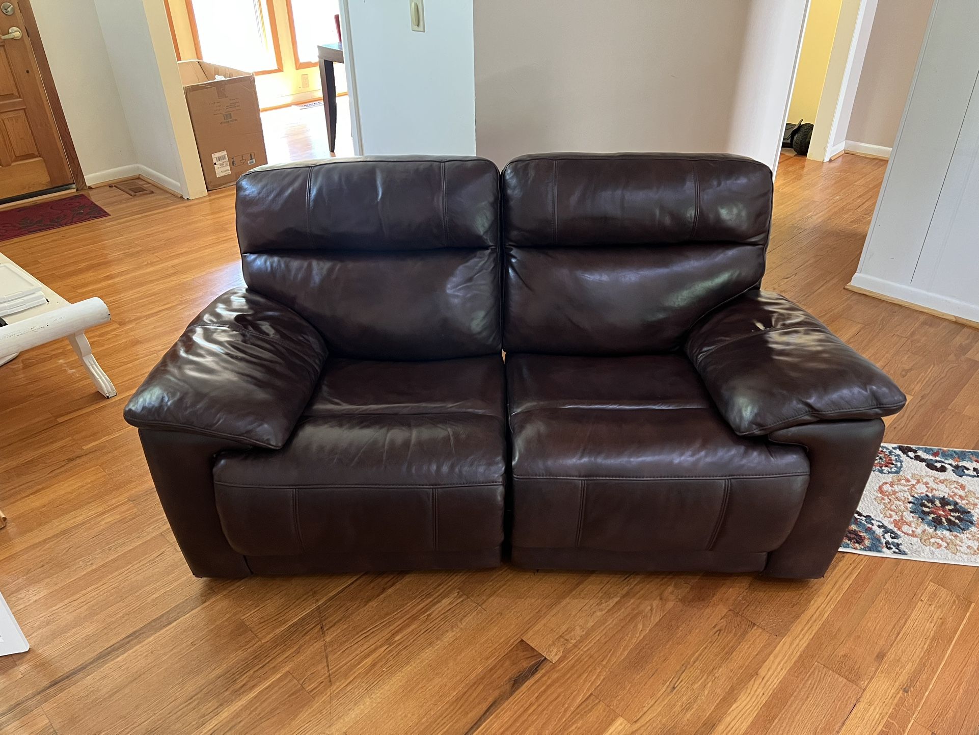 BEAUTIFUL LEATHER RECLINING LOVESEAT