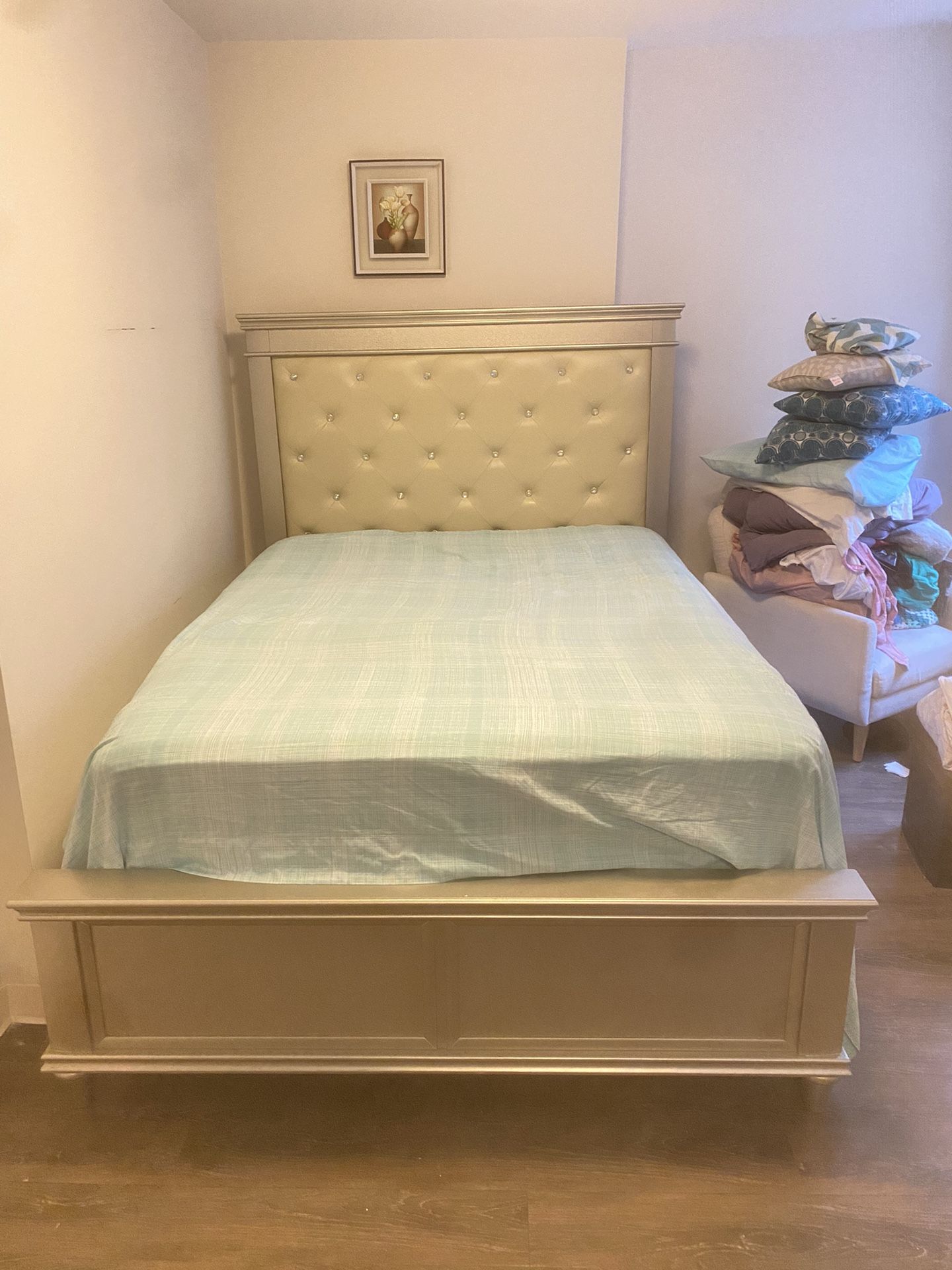 Queen Size Bedroom Set For Sale 