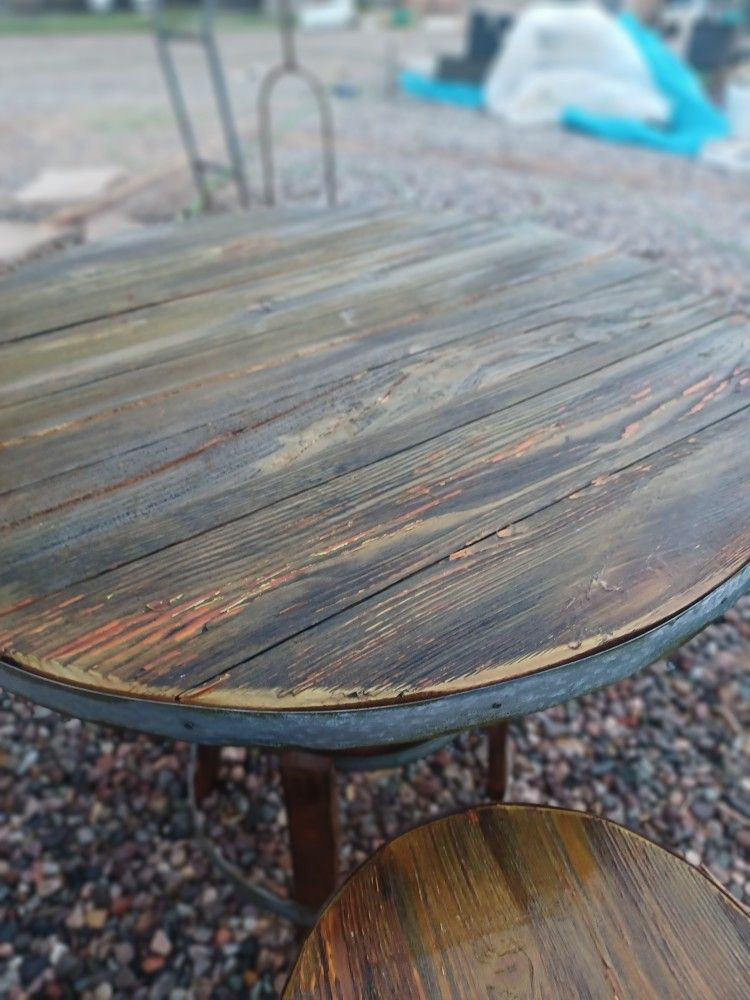 Western Style Bar Table And Stools