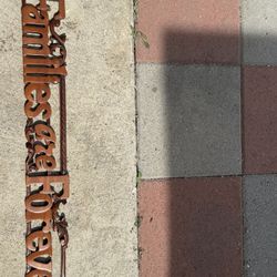 4 Paintings And Deco Sign 