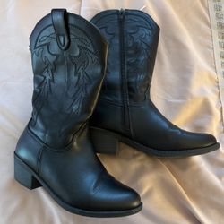 Cowboy Girl Boot Size 1 ( They Look Like New ) 