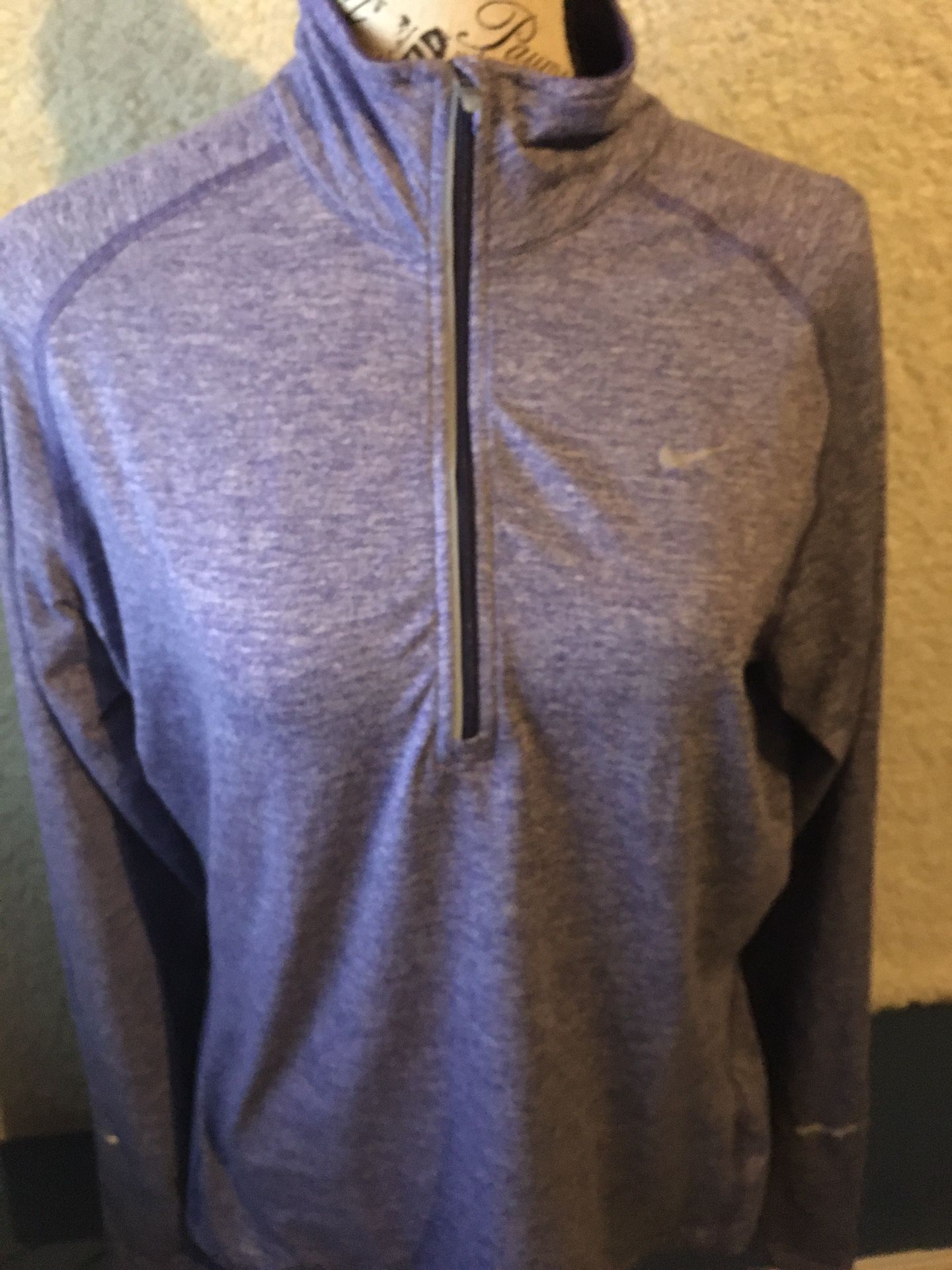 Women’s Nike half zip pullover size large