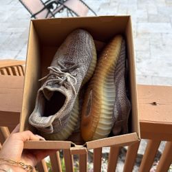 Yeezy 350 Blue Tint Size 5.5