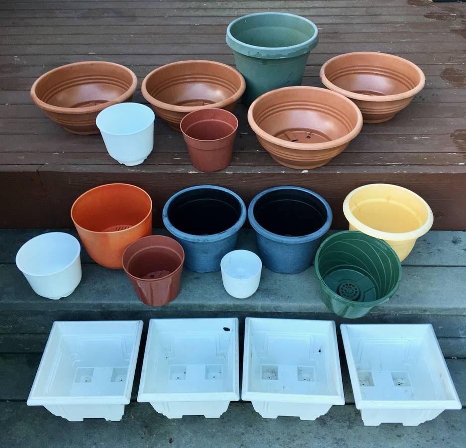 Large Lot 19 Assorted Sizes Plastic Garden Flower Nursery Pots