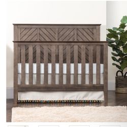 NEVER USED Convertible Crib