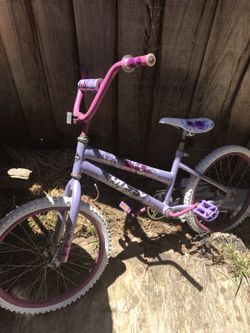 Girls bicycle in great condition. Moving sale