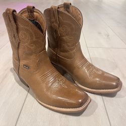 Justin Women’s Square Toe Booties