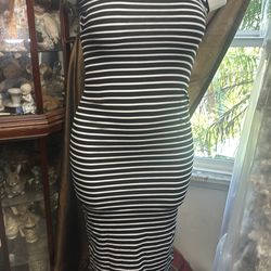 New Two-piece set size Medium ut it stretches until the large size beautiful stretchy material definitely will fit you