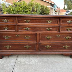 Bassett 10 Drawer Wood Dresser Chest of Drawers Furniture Great Condition 