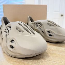 Adidas Yeezy Foam RNNR Stone Sage