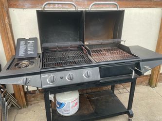 Char-Broil Gas and Charcoal Combo Grill & side burner. 🚚 extra