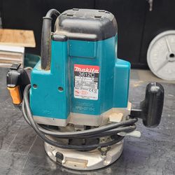 Makita 3612c Plunge Router 3 1/4 HP 240 Volt