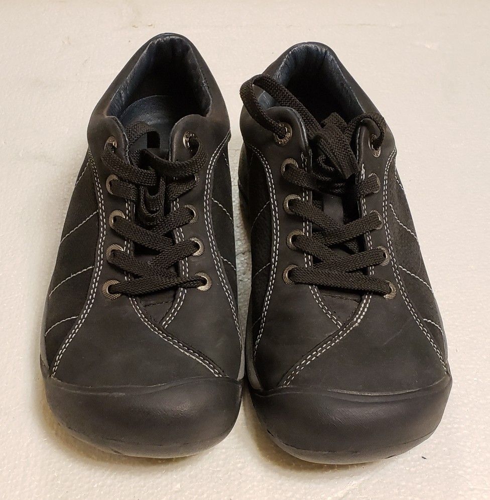 Keen new women's shoes size 6.5.