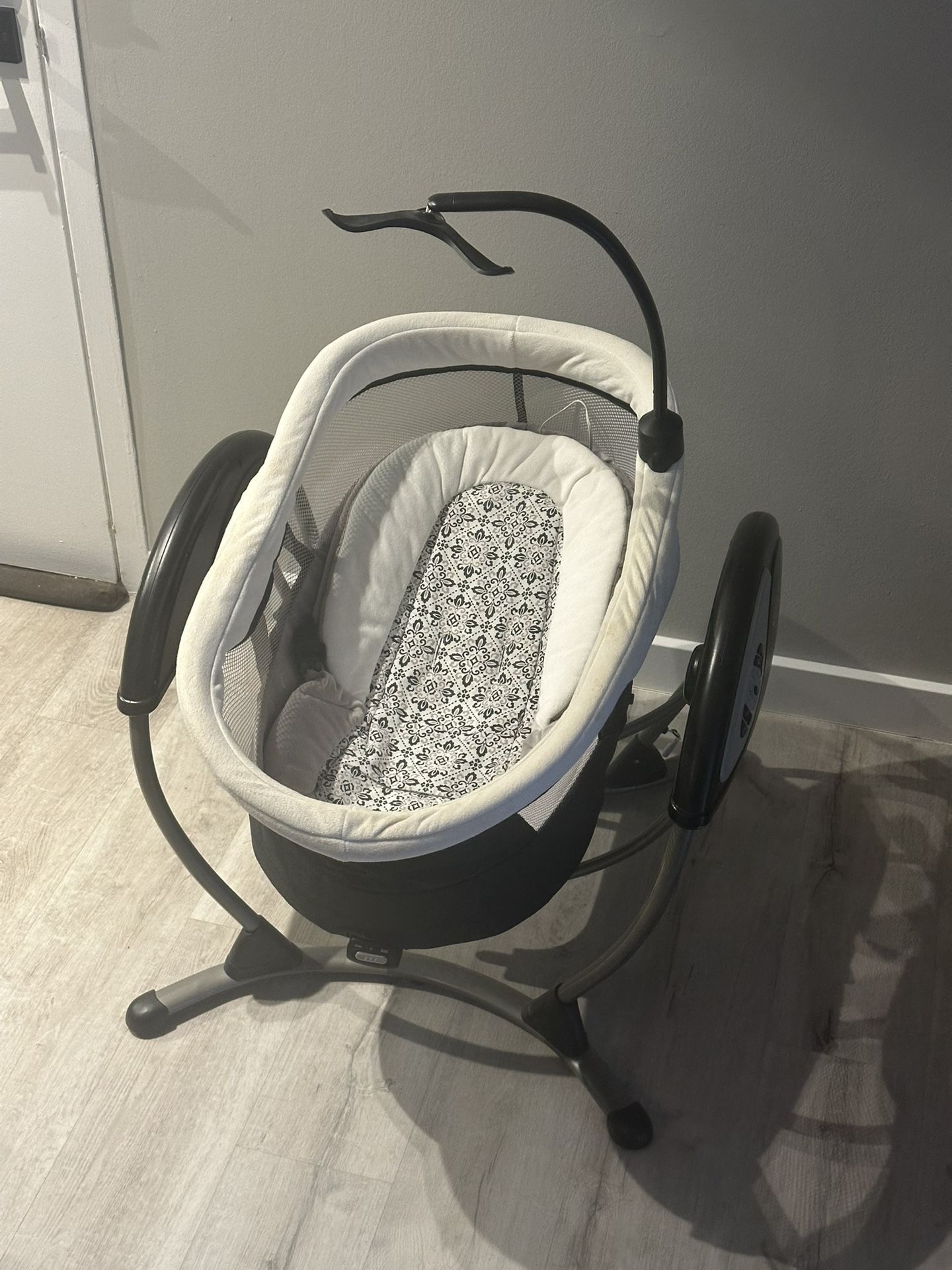 Electric Rocking Bassinet