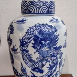 14" Blue & White Padoga Ginger Jars/Lid; with Propitiatory Dragon Figurines(Not Mark)