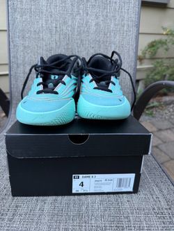 Adidas Dame basketball shoes - size 4