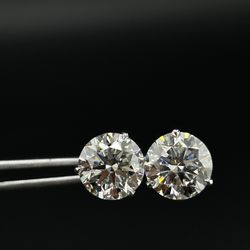 Earring 3 Prong Martini Style With Round Diamond Studs