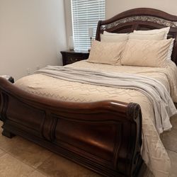 Wood Queen Bedroom Set