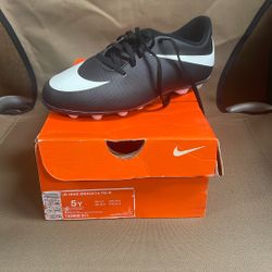 jr nike bravata FG-R size 5y