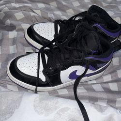 Size 1.5 kids Jordan’s 25 brand new almost just worn once too big