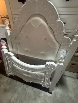 Twin size bed