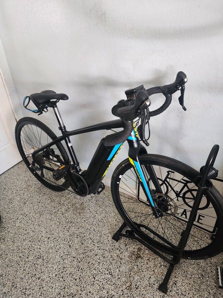🔥🚲🔥Giant E-Road E-Bike, Size - Small , Gravel road e-bike in great condition - $1450 OR Trade For Radwagon 2 Kids Seated Bike 🔥🚲🔥