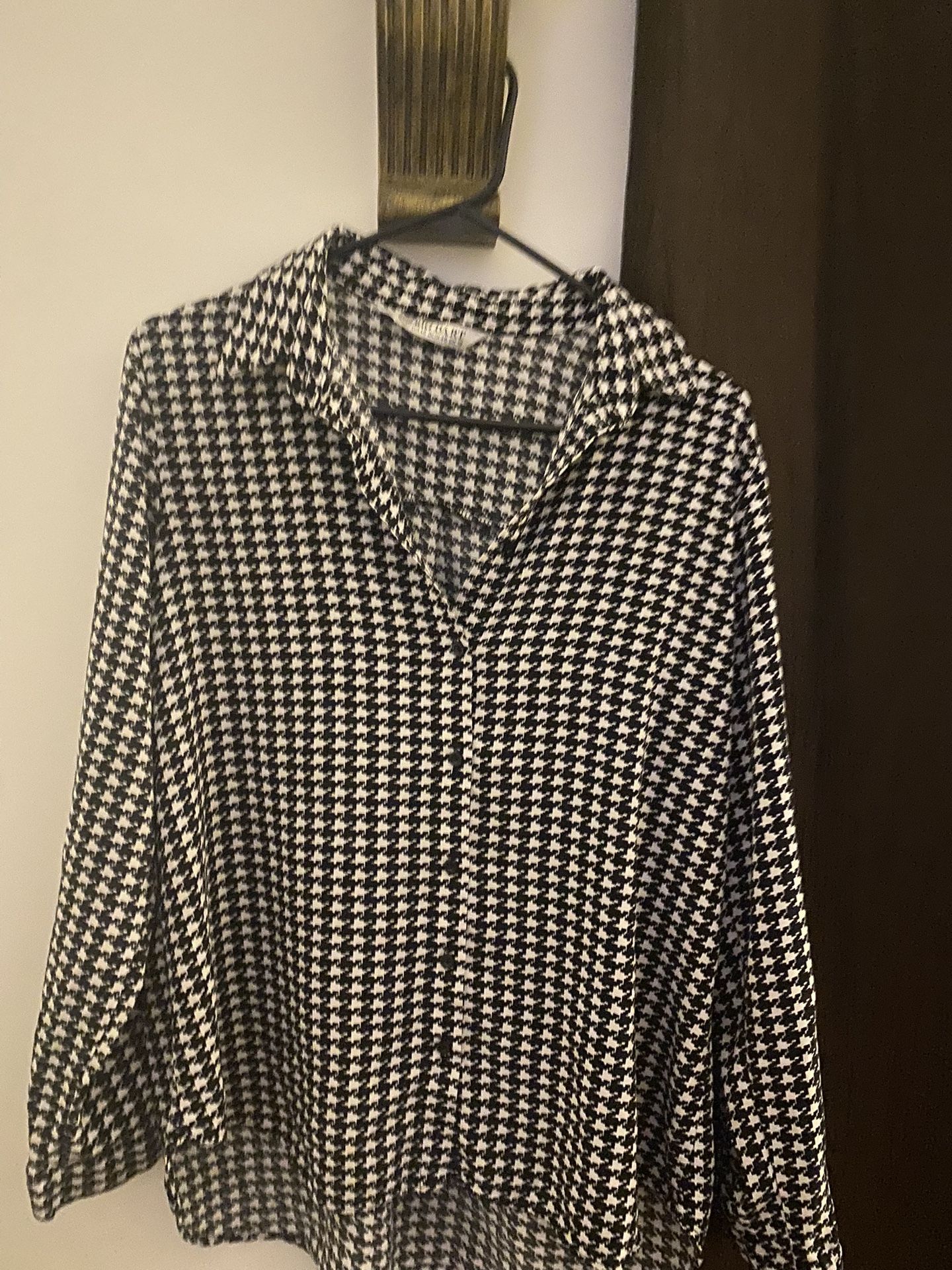 Black And White Casual Blouse Medium