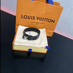 Lv Bracelet 