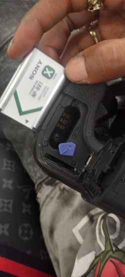 Sony CYBER SHOT 20.1 MEGAPIXEL DSC H400 