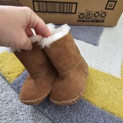 New Baby Ugg Size 2/3